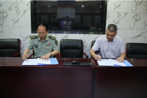 河南省川渝商会与解放军153医院签订战略合作协
